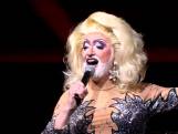 Onherkenbare Kürt Rogiers steelt de show als dragqueen
