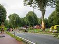 Op de Kreeksluisweg in Oosterhout is donderdagochtend een inzittende van een auto overleden bij een aanrijding met een lijnbus.