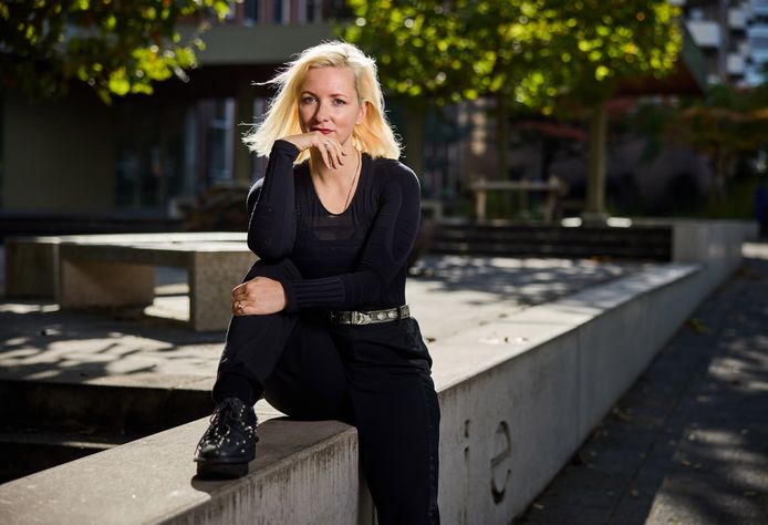 De Rotterdamse schrijver Elfie Tromp schreef een open brief aan ‘haar stad’: ‘Pas op dat je jezelf niet uitverkoopt, Rotterdam’.