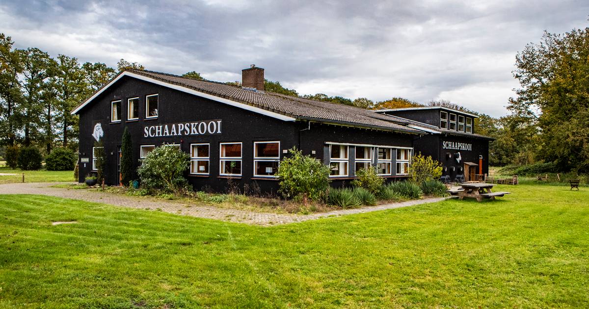 Tientallen asielzoekers verhuizen naar Laag Zuthem na salmonella-uitbraak op opvangboot Haarlem