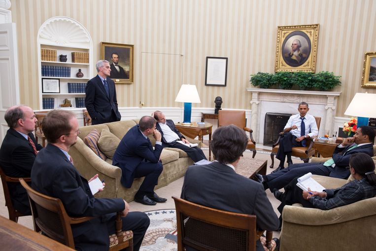 President Obama en zijn adviseurs komen op 30 augustus 2013 bijeen om een nieuwe strategie te bespreken. Op 31 augustus zou de President het Congres vragen om militaire actie tegen Syrië goed te keuren.  Beeld AFP