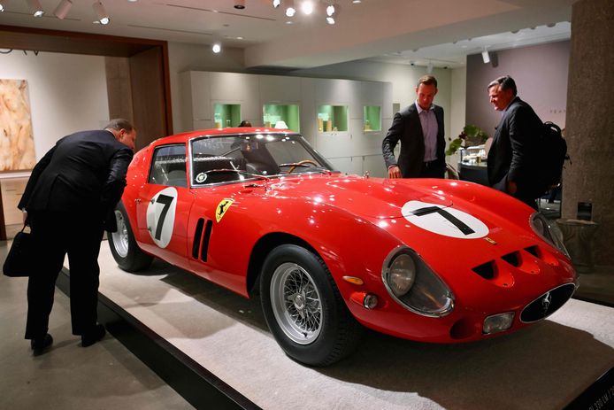 De Ferrari 250 GTO uit 1962 is maandag in New York onder de hamer gegaan voor 51,7 miljoen dollar (48,3 miljoen euro).