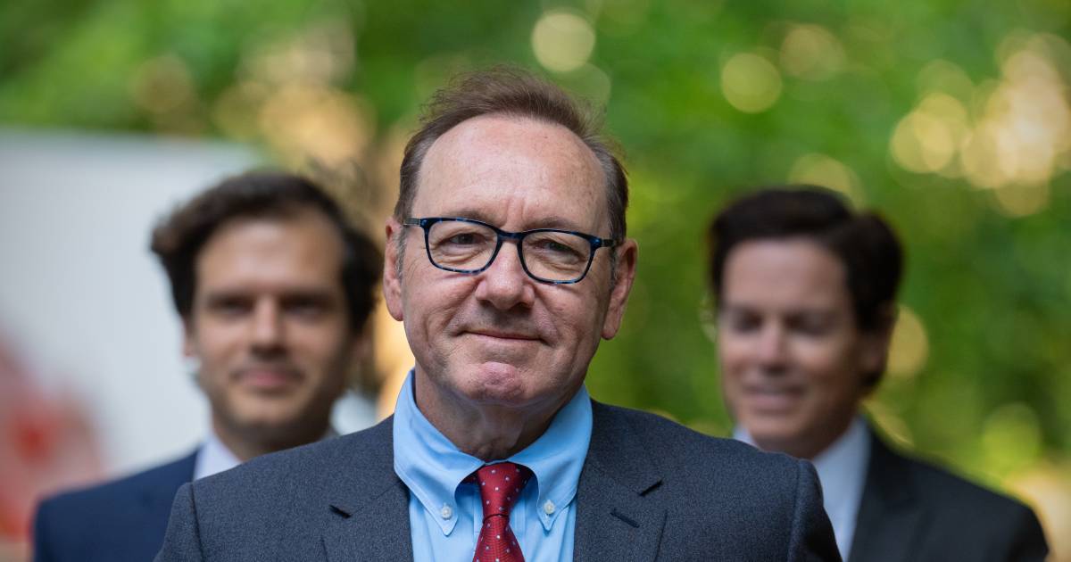 La presunta vittima di Kevin Spacey parla in tribunale contro l’attore: “Si è comportato come un predatore aggressivo” |  celebrità