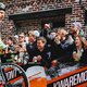 De fans van de Ronde van Vlaanderen zijn terug in Kwaremont: ‘Pogi! Pogi!’