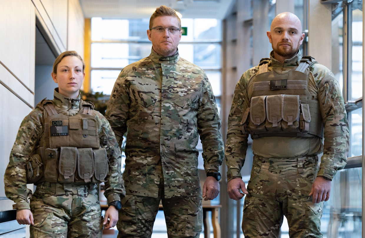 Rommelig dienblad ik betwijfel het Dit zijn de nieuwe uniformen voor het Belgisch leger: 'Belangrijk dat ook  vrouwen zich goed voelen'