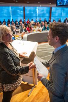 Boze bewoners trekken massaal naar het stadhuis, maar coalitie houdt poot stijf over parkeerbeleid