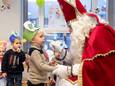 Kleuters Vrije Basisschool Opstal krijgen bezoek van Sinterklaas