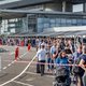 De zomer is voorbij en we staan toch weer urenlang in de rij. Wat moet Schiphol nu?