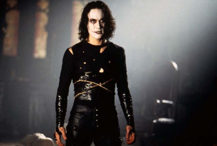 Brandon Lee op de set van 'The Crow'.