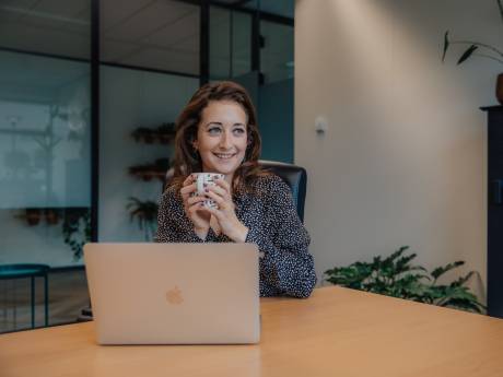 Dionne (29) woont in Nederland en Spanje, én spaart ruim 1500 euro per maand