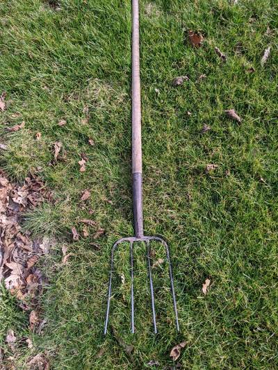 Meisje (15) krijgt mestvork in been tijdens het werk in Nispen