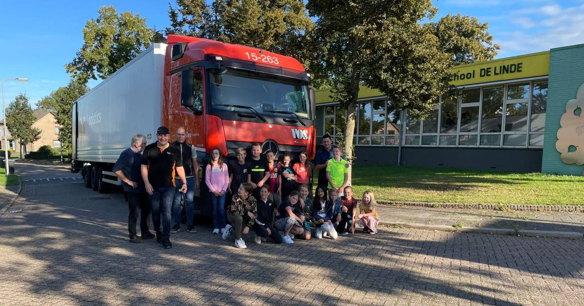 Schoolmeubilair uit Megen, Haren en Macharen krijgt tweede leven op Antillen