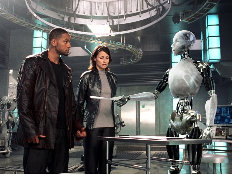 Will Smith en Bridget Moynahan in I, Robot van Alex Proyas Beeld 