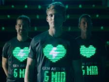 Philips komt met shirt dat nabijheid defibrillator toont met groene ledlichtjes