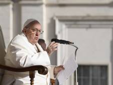 Le pape François souffre d’une infection respiratoire et va rester hospitalisé “quelques jours”