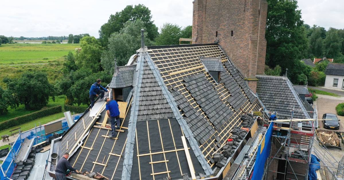 Nieuw dak voor de protestantse kerk van Heesselt