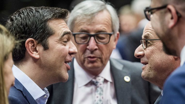 De Griekse premier Alexis Tsipras en Commissie-voorzitter Jean-Claude Juncker Beeld anp