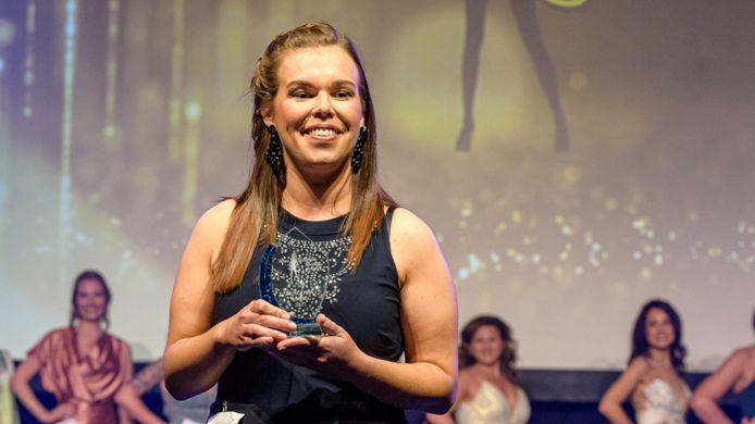 Lobke Abraham Wint ‘dedication Award Op Miss Welness Beauty Gooik Hlnbe 