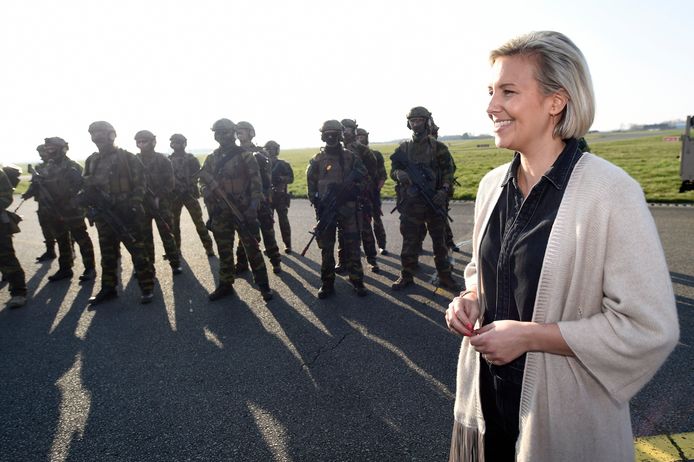 Minister van Defensie Ludivine Dedonder bracht een bezoek aan het Control & Reporting Center.