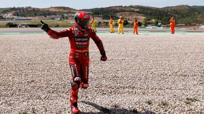 Wereldkampioen Bagnaia begint ook nieuwe seizoen MotoGP met zege, Bendsneyder crasht in Moto2
