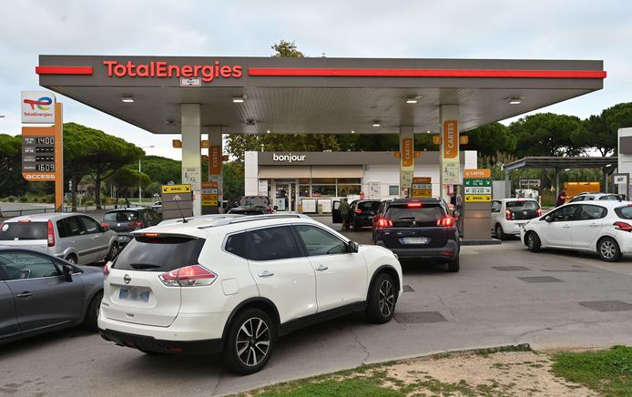 France / Pénurie d'essence : Flambée des prix du carburant dans de  nombreuses stations-service