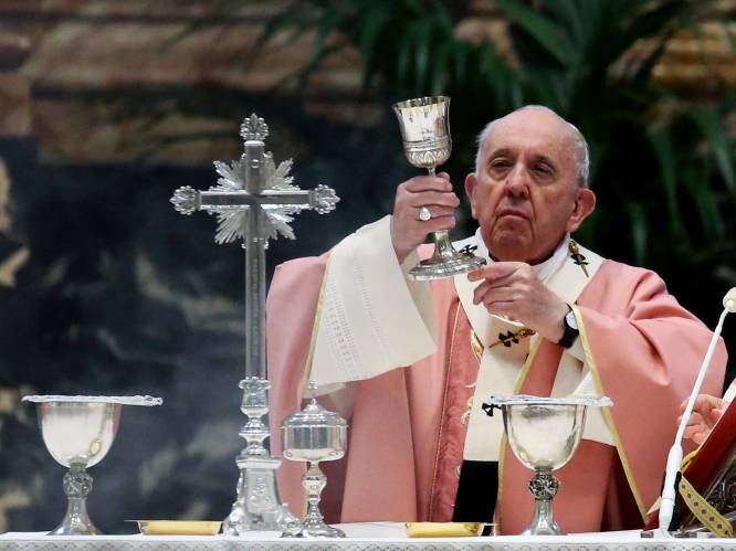 Vaticaan herhaalt dat homoseksualiteit een “zonde” is en dat priesters geen homohuwelijken mogen zegenen