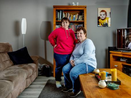 Rianne (29) woont bij haar moeder Pauline: ‘Kostgeld hoeft ze niet te betalen’