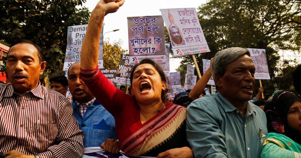 Le fabbriche che forniscono importanti marchi di abbigliamento chiudono a causa della protesta dei lavoratori in Bangladesh  al di fuori