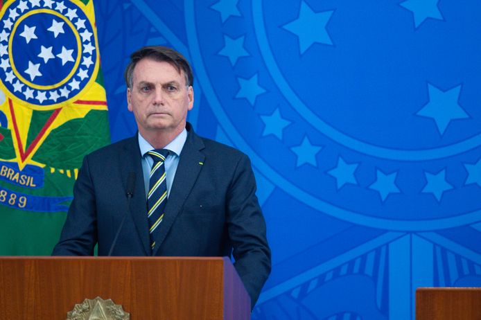 De Braziliaanse president Jair Bolsonaro tijdens de bekendmaking van het ontslag van zijn minister van Gezondheid en de presentatie van diens opvolger.