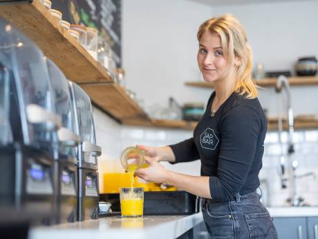 Daphne (23) moest binnen tien maanden haar drie sapzaken sluiten: ‘Groente - en fruitprijzen over de kop’