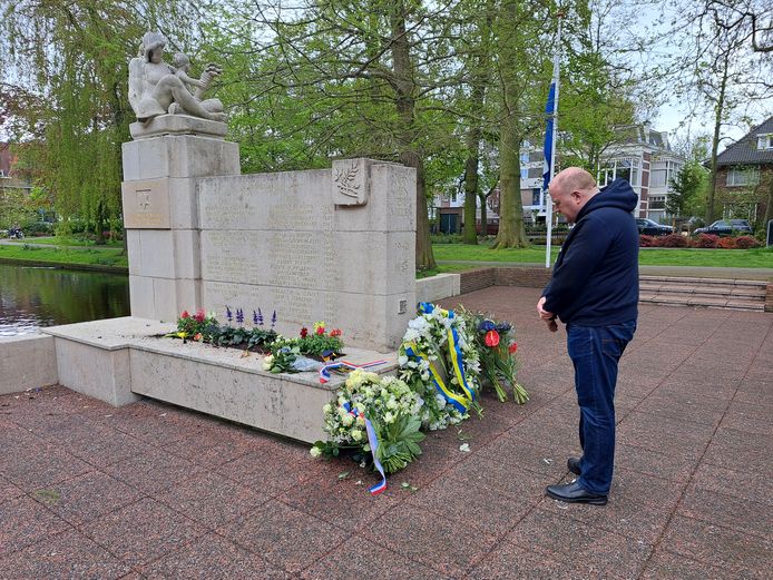 Council member Marc Weterings at the war memorial in Rijswijk