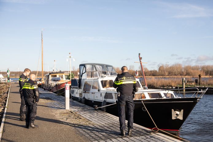 De kajuitboot van Duijst is verzegeld voor forensisch onderzoek.