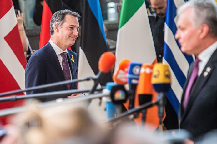 Belgisch premier Alexander De Croo bij aankomst voor de Europese top.