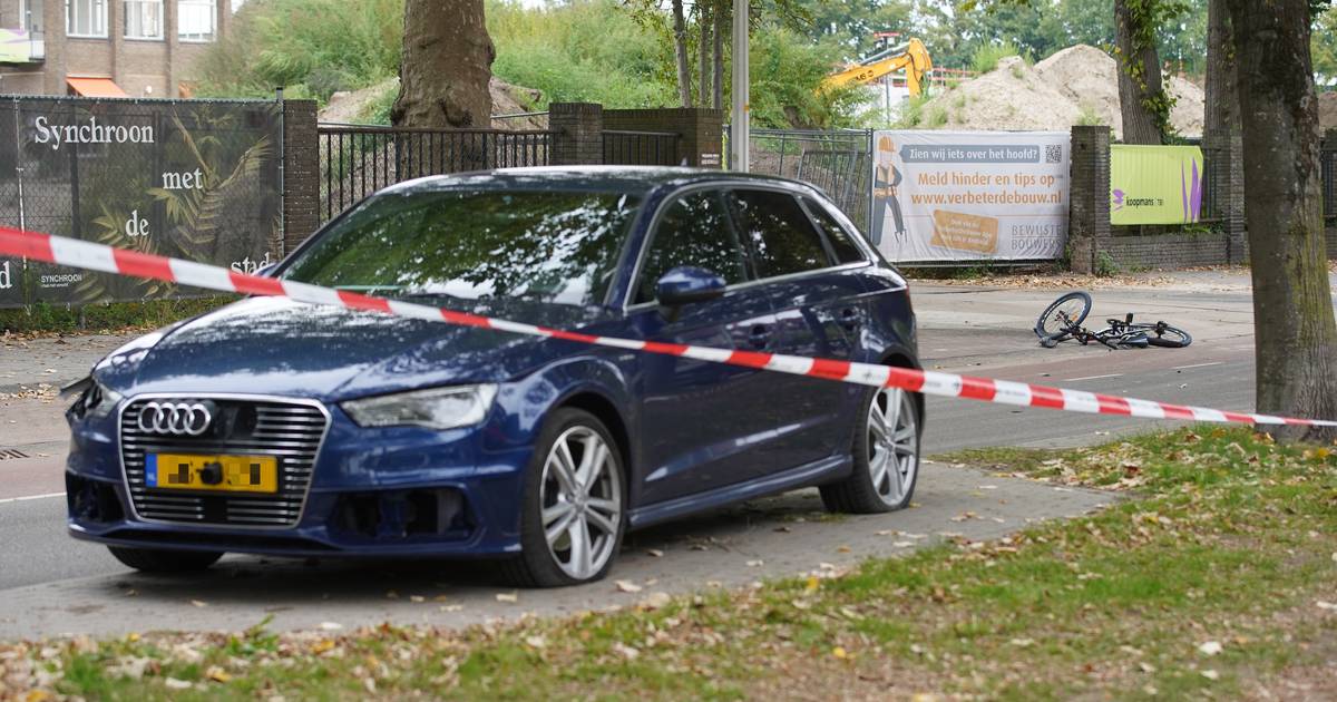 Botsing met fietser in Deventer, slachtoffer mee naar ziekenhuis.