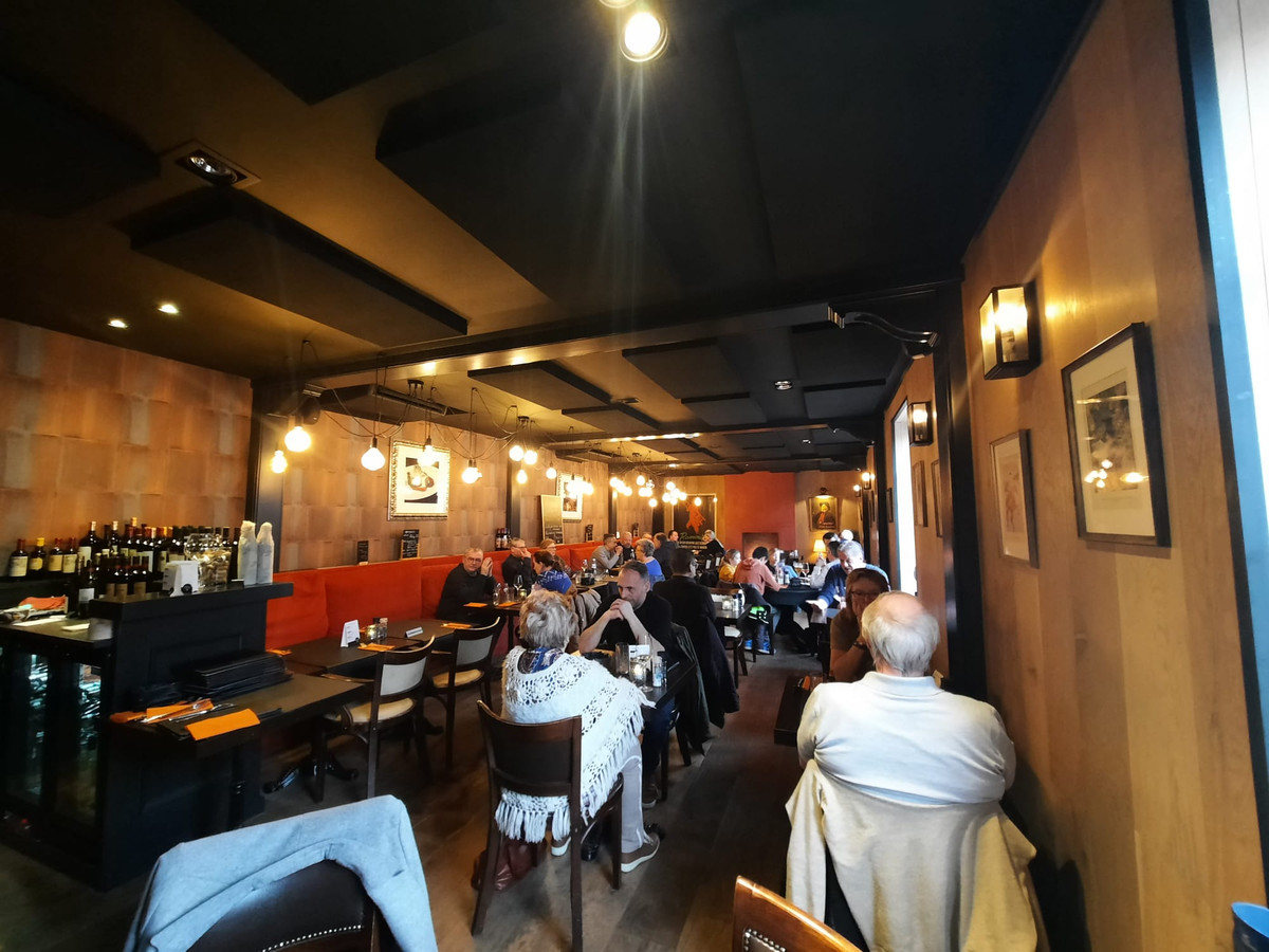 DE DAGSCHOTEL. ’t Oud Gemeentehuis, waar het elke dag stampvol zit “Je