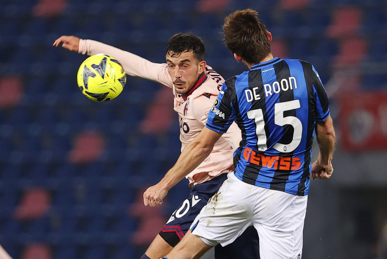 Аталанта болония. Bologna vs Atalanta. Аталанта картина. Koopmeiners Atalanta.