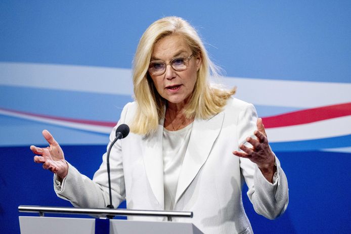 Vicepremier en minister van Financiën Sigrid Kaag staat de pers te woord na afloop van de wekelijkse ministerraad.