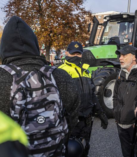 Drie aanhoudingen bij grimmig boerenprotest in Zwolle