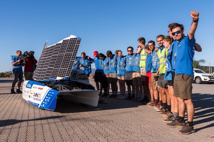 Het Leuvense team werd voor het eerst winnaar van de World Solar Challenge in Australië.