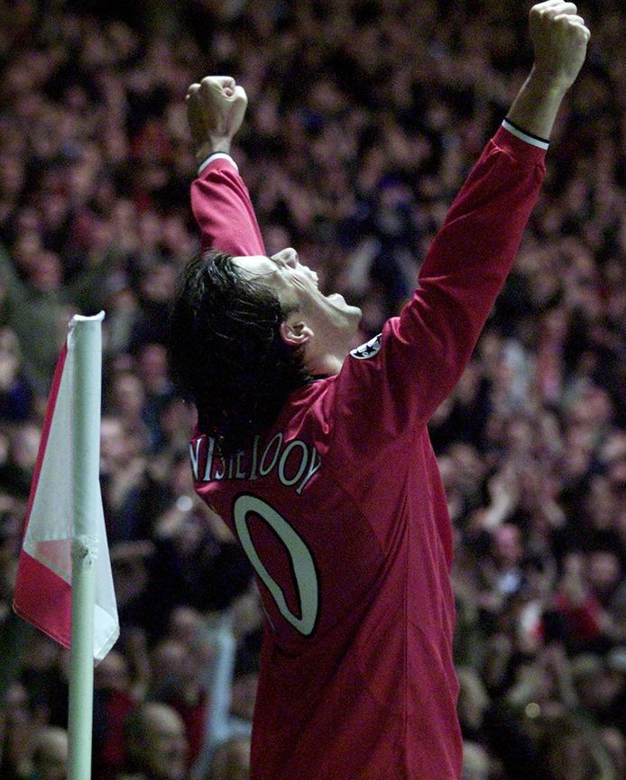 Ruud van Nistelrooy in zijn beste jaren: scorend voor Manchester United in de Champions League.