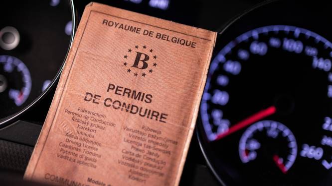 Chauffeur onder invloed van drugs rijdt met voorlopig rijbewijs dat vervallen is: “Zijn auto werd in beslag genomen”