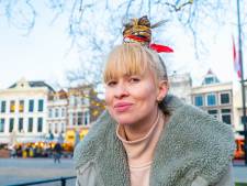 Anne-Fay heeft een zwarte moeder, maar háár huid is wit: ‘Wie mij niet kent, ziet witte vrouw zich iets toe-eigenen’