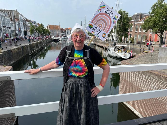 Corrie van der Horst liep als een 'Trotse Zeeuwse homomoeder' door de stad.