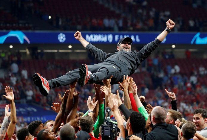 Klopp wordt bejubeld na de Champions League-zege.