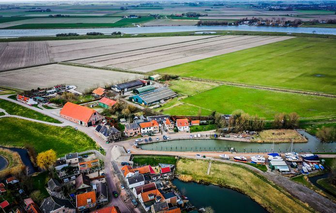 Het ‘vrij invulbare’ gebied in de Leenheerenpolder ligt ten noorden van het haventje.