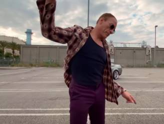 Zo zag je Jean-Claude Van Damme nog nooit: acteur toont beste dansmoves in video van Franse band
