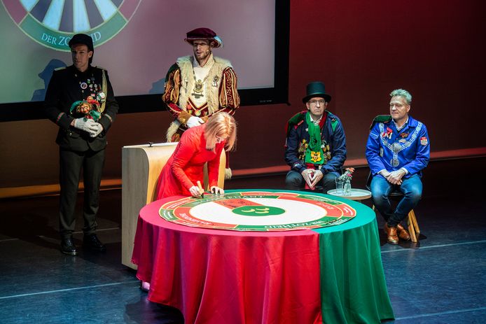 Het Kabinet der Zotheid is een initiatief van Karin Mertens, een museum met de kroonjuwelen van het Oosterhoutse carnaval.