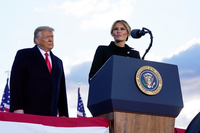 Melania Trump en haar echtgenoot, ex-president van de Verenigde Staten Donald Trump, enkele weken na de bestorming van het Capitool.