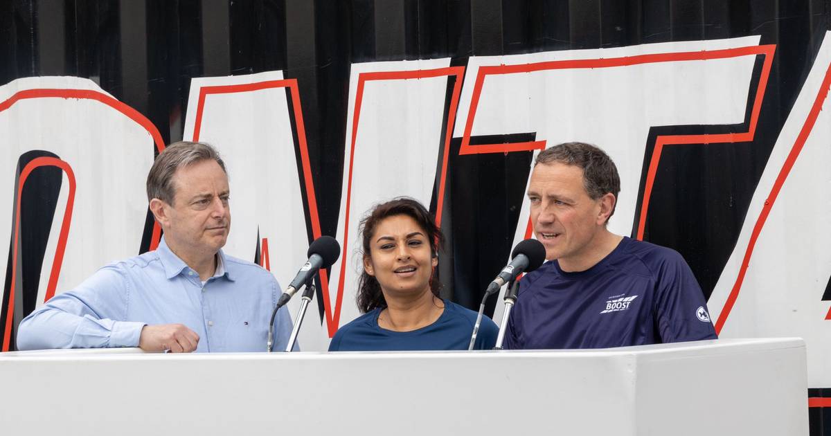 De Container Cup op Antwerpse Groenplaats blijkt rekruteringsactie van politie te zijn “In elke