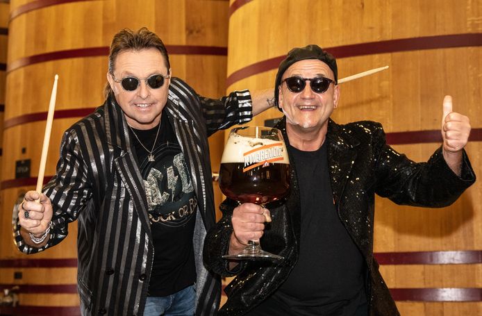 Gino Kesteloot en Marc Vermeersch, tijdens een fotoshoot voor hun nieuwe single in brouwerij De Brabandere in Bavikhove